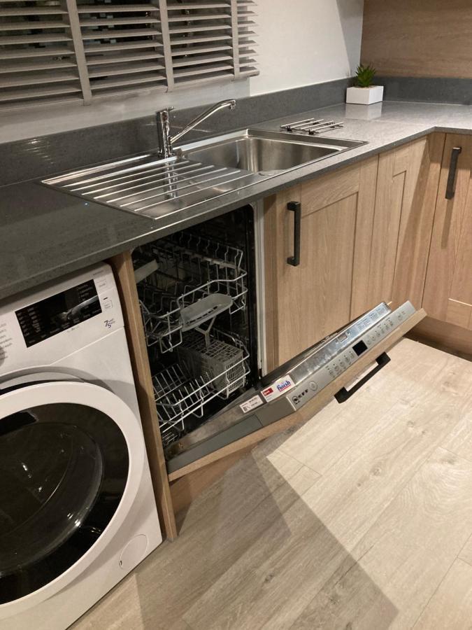 Chapel Court Apartments カノック エクステリア 写真