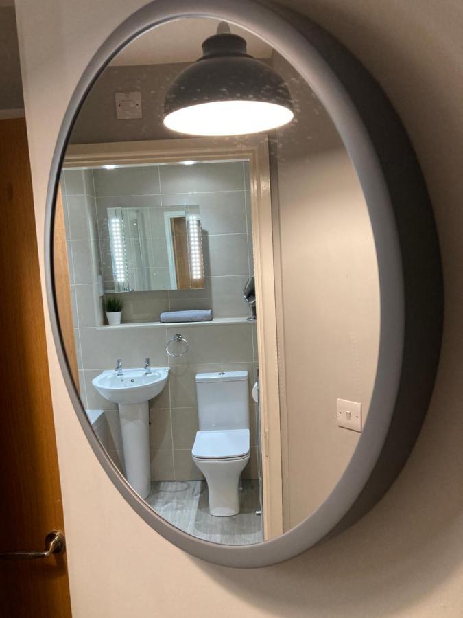 Chapel Court Apartments カノック エクステリア 写真