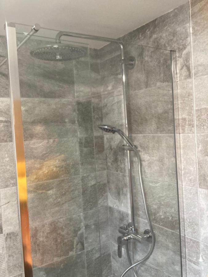 Chapel Court Apartments カノック エクステリア 写真