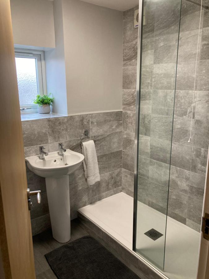 Chapel Court Apartments カノック エクステリア 写真